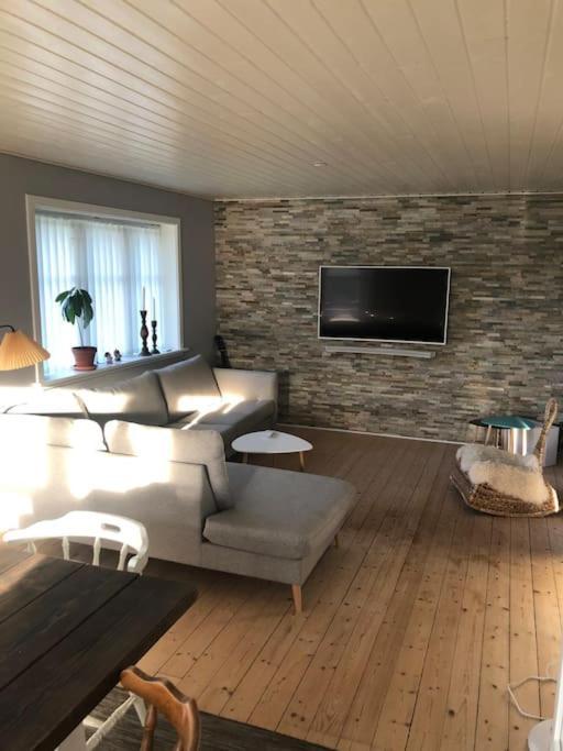 Hyggeligt Byhus Taet Ved Skov Og Togstation Ålbæk エクステリア 写真